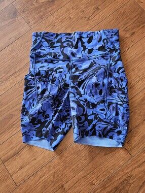 Lululemon Women’s Blue Patterned Athletic Bike Shorts